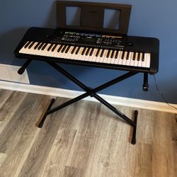 Yamaha PSR E253 Electronic Keyboard with stand