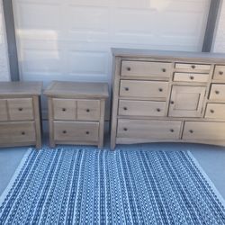 Gorgeous Dresser And Nightstands 
