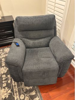 Recliner with power lift