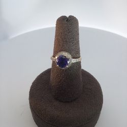14Karat Yellow Gold Tanzanite And Diamond Ladys Ring 