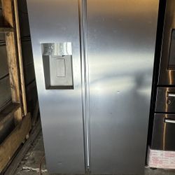 Refrigerator Hisense