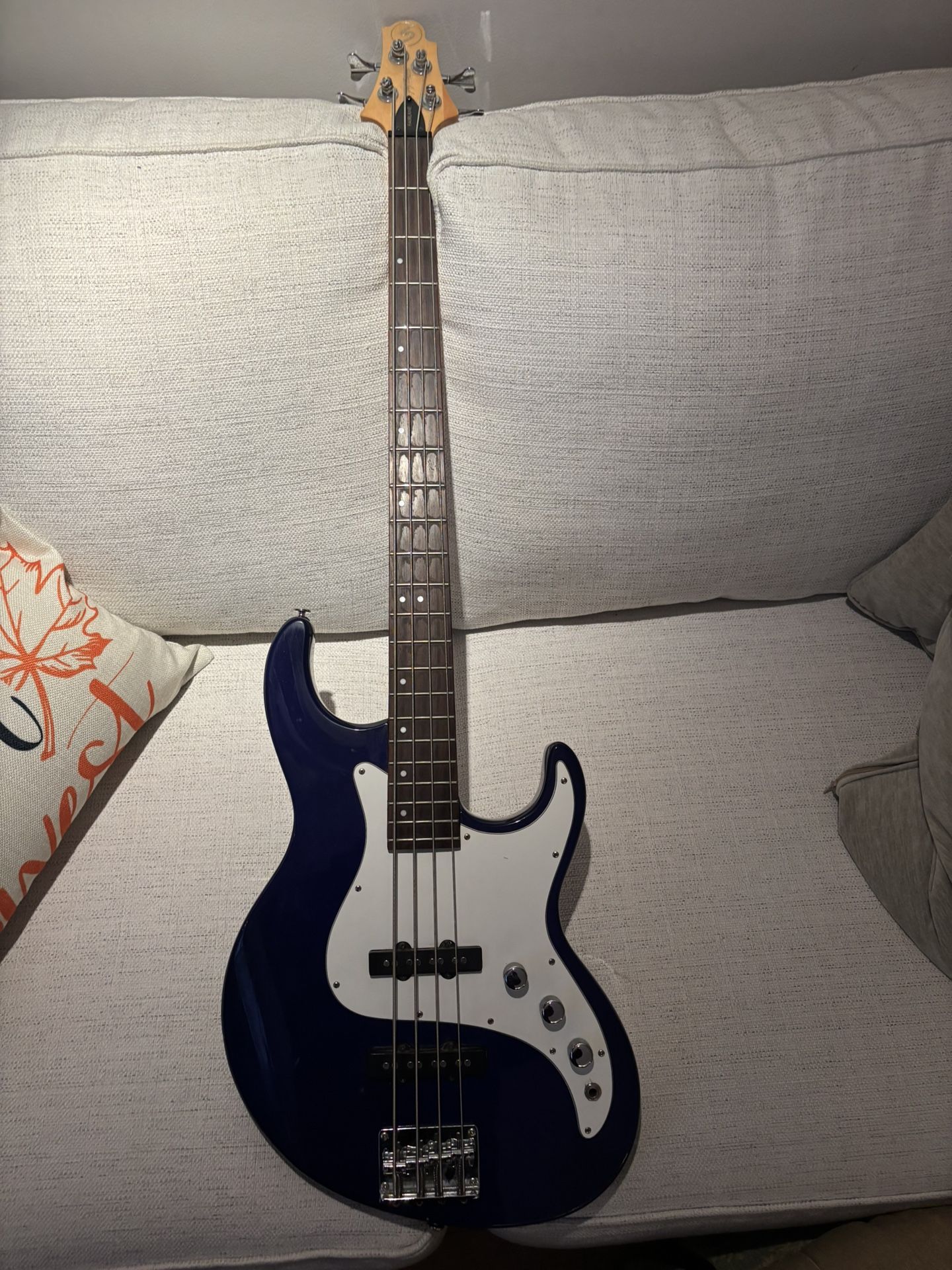 Greg Bennet Fairlane Bass Guitar Blue