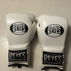 Cleto Reyes 12oz Gloves White 