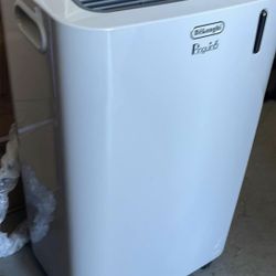 Portable Air Conditioner De’Longhi Pinguino 12000 BTU 3-IN-1 Portable Air Conditioner with Dehumidifier, Up to 500 Sq. Ft.