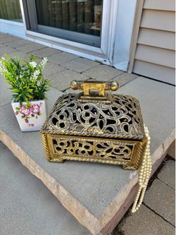 SMALL GOLD DECORATIVE ACCENT BOX
