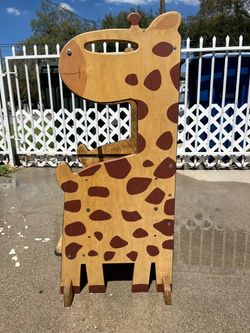 Giraffe Standing Tower for Toddlers