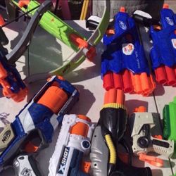 Bonche Grande De Nerf Guns And Assorted 