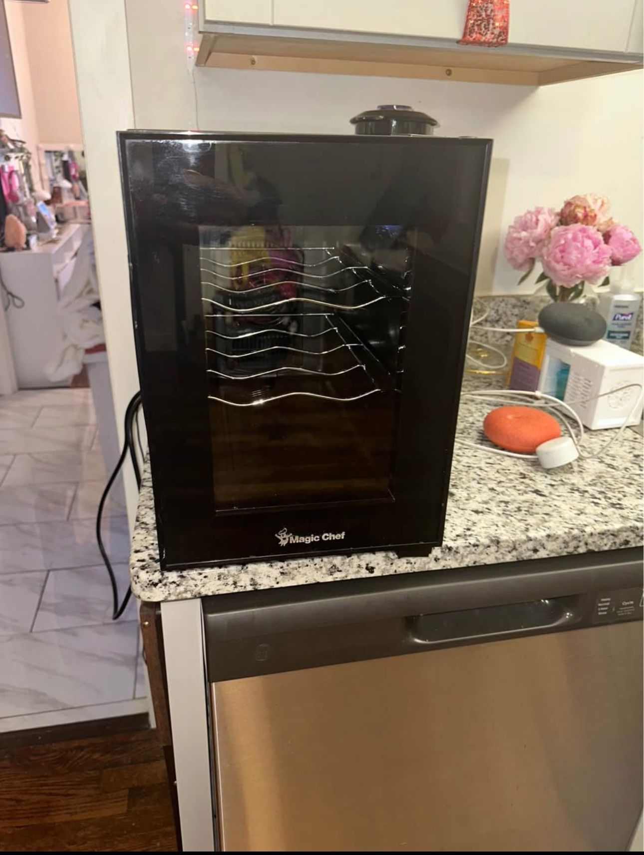 Magic Chef MCWC6B 6-Bottle Black Wine Cooler