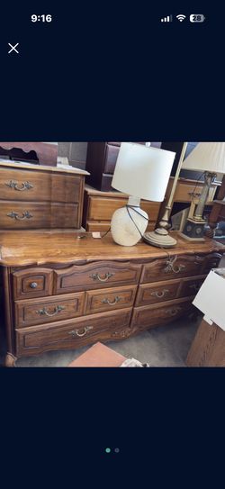 🎁Beautiful Vintage Dressers- Solid Wood🎁