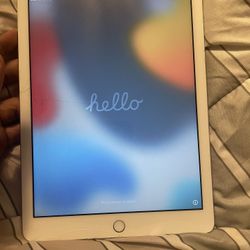 (Cracked)Unlocked iPad 6th Generation 32gb