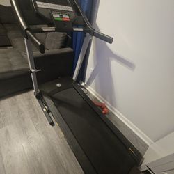 treadmill Gold's Gym