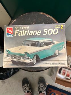 Model Kit 1957 Ford Fairlane 500.