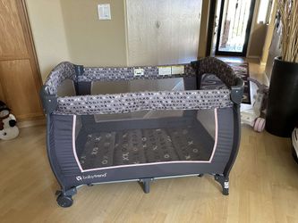 Baby Trends Pack And Play With Bassinet And Mobile