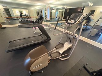 Precor EFX 5.23 Premium Series Elliptical Fitness CrossTrainer – Excellent Condition