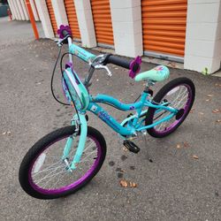 SCHWINN GIRLS BIKE LIKE BRAND NEW