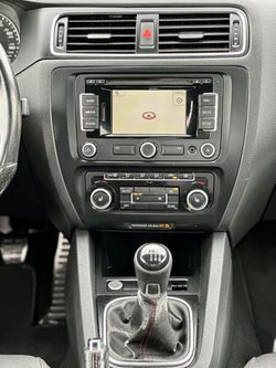 2012 Volkswagen Jetta Thumbnail