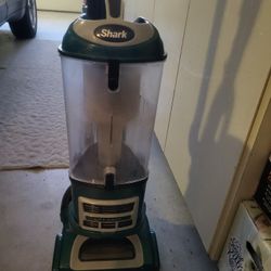 Shark Lift-away Vacuum  - Excellent Condition 