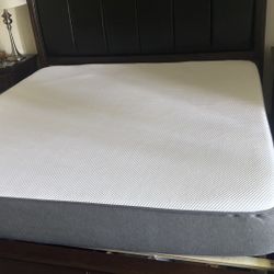 Casper King Mattress – Excellent Condition!
