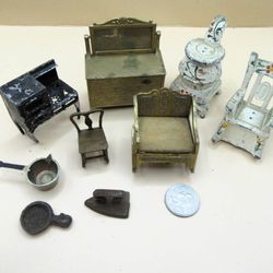 Vintage Doll House Furniture (Tootsietoy) and Salt Pepper Shakers