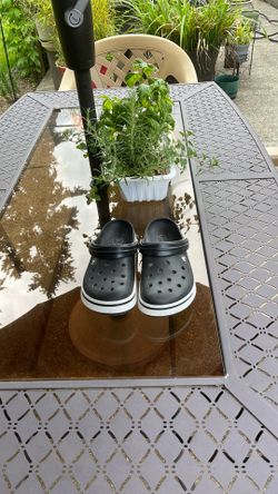 Dressy crocs size 9 men’s or 11 women’s