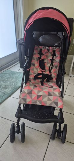 Carriola para bebé rosa y negro.