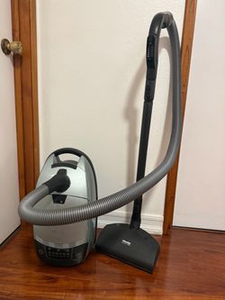 Miele S558 Blue Moon Vacuum Cleaner