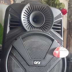 BLUETOOTH PORTABLE RECHARGEABLE SPEAKER WITH 15" SPEAKER WITH TWEETER RECHARGEABLE LOUD CLICK ON THE PICTURE YOU WILL GET FULL PICTURE SIZE 