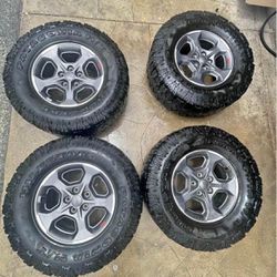 Jeep Rubicon Wheels and Tires with 295/70r17