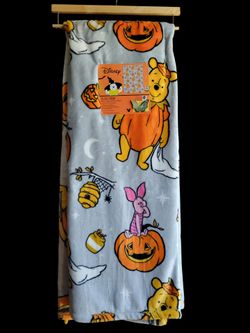 Winnie The Pooh Halloween Throw 50x70in  - Hal Hunny