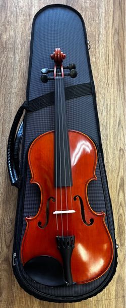 YAMAHA AV5 VIOLIN 4/4 WITH CASE AND NEW BOW