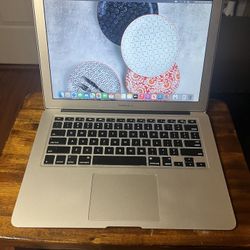 2014 MACBOOK AIR 1.8GHz INTEL i5 CORE 4GB RAM 128GB SSD Normal Battery 13 inches COMES WITH CHARGER