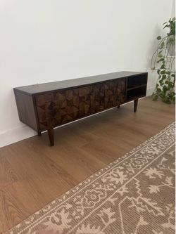 Solid Oak Mid-Century Modern Media Console / TV Stand  Geometric Carved Front Excellent Condition
