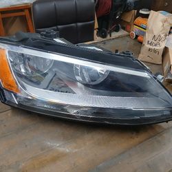 11-18 Vw Jetta Right Headlight Halogen
