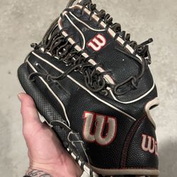 ‘Left Handed Wilson A2000 Girls Fast Pitch Softball Glove🔥.