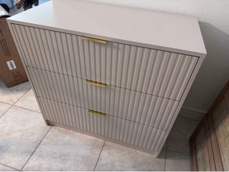 MAISONARIA Fluted Dresser for Bedroom, 32 Inch Wide Nightstand with Large Drawer, 3 Drawer End Table for Bedroom, Living Rooms, Offices, and Entryways
