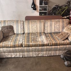 Vintage North Hickory Sofa – Timeless Quality