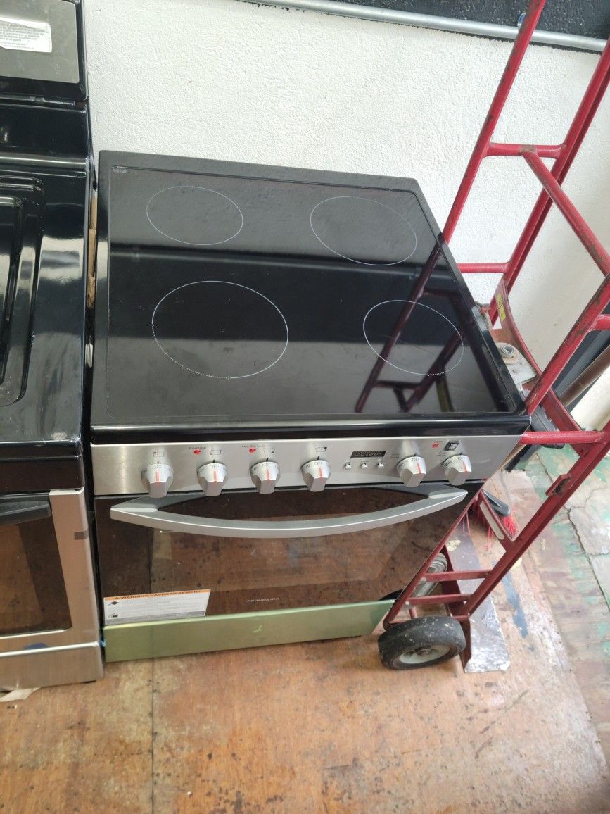 Great Condition Appliences Under $700