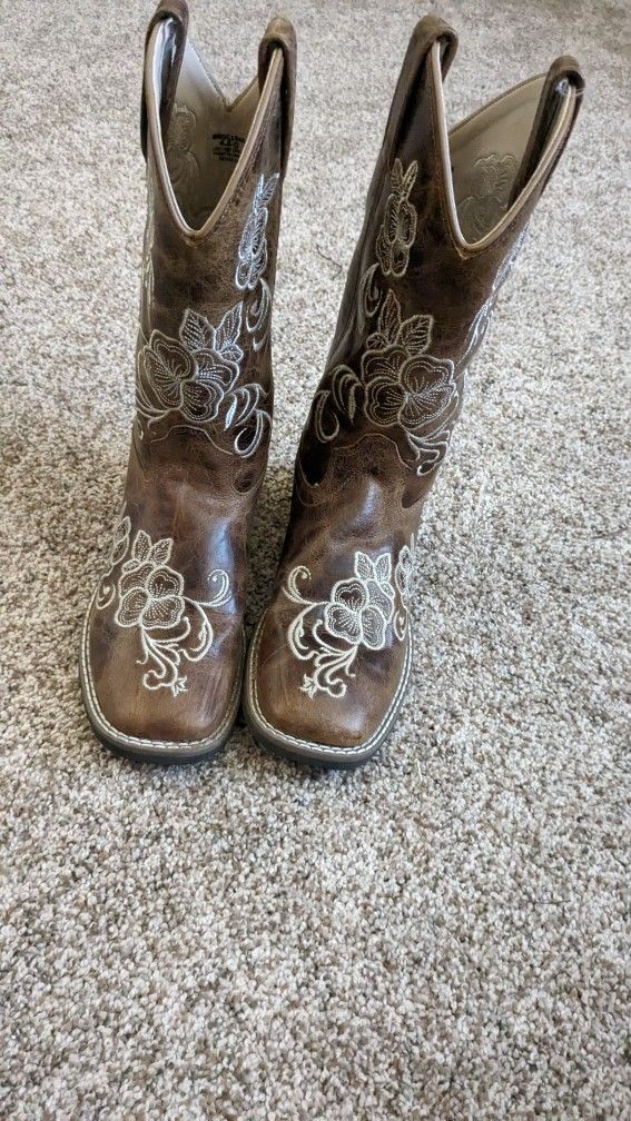 Boot Barn: SHYANNE GIRLS' LITTLE LASY FLORAL EMBROIDERED WESTERN