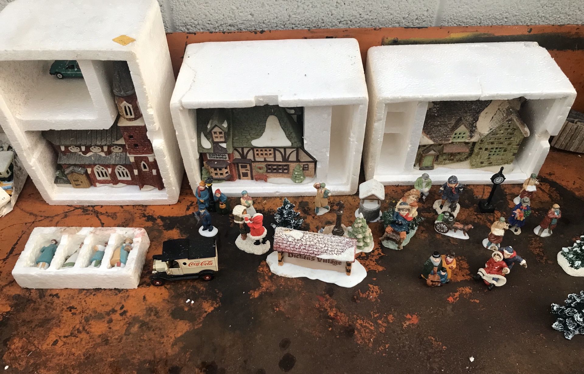 1989 Edition Heritage Christmas Village Collection - Dickens Village- Dept 56
