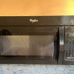 Whirlpool Over-the-Stove Microwave in Excellent Condition