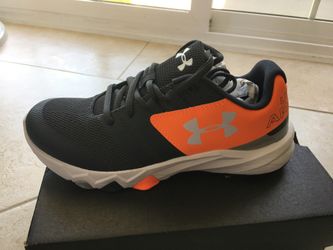 Boy’s Under Armour Shoes size 5.5
