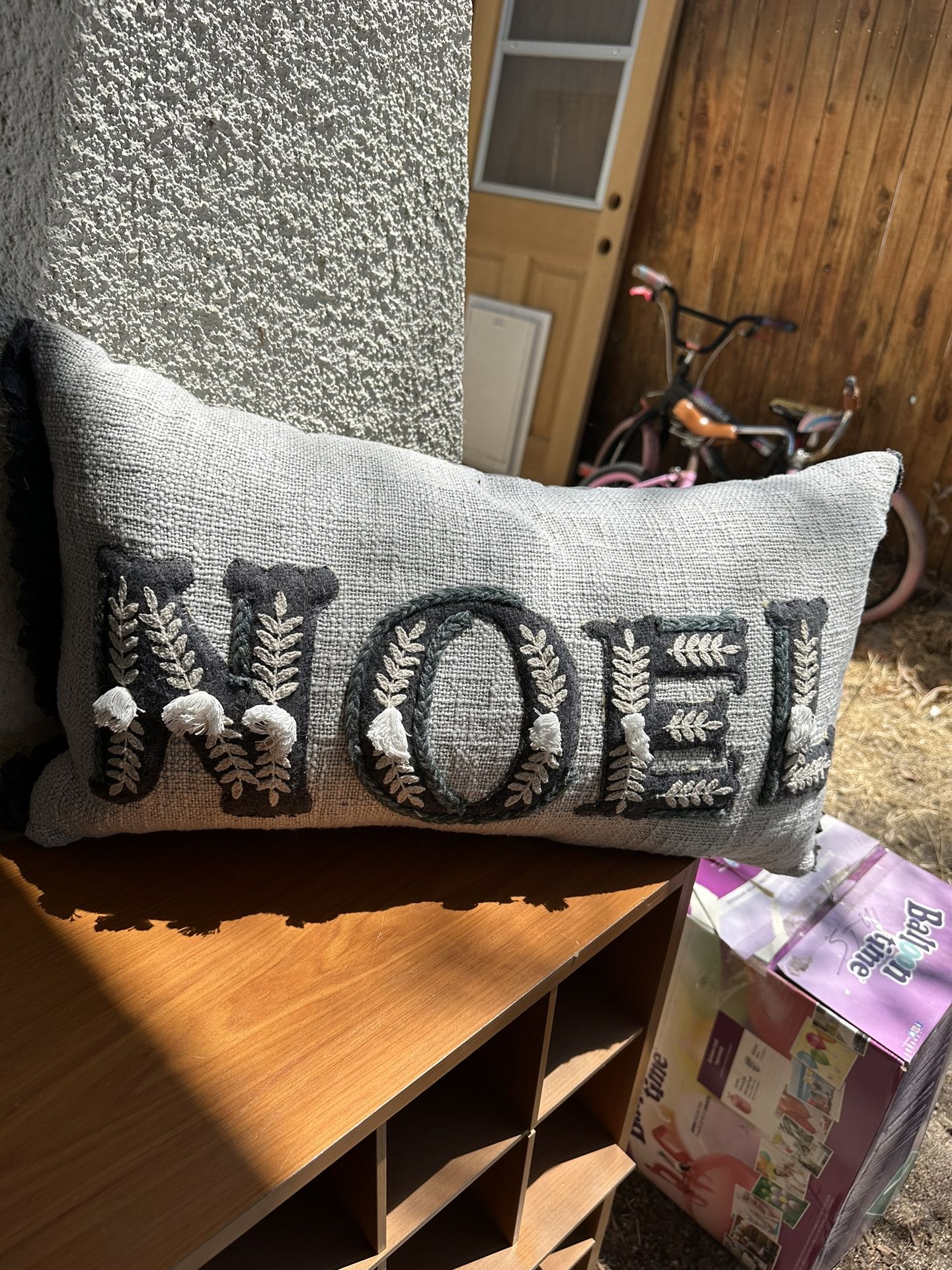 Noel Pillow Throw