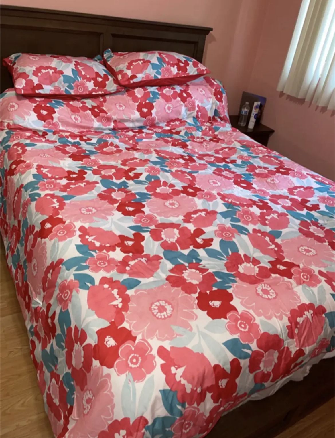 Comforter set 2 pillow cases Queen size