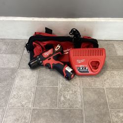 Milwaukee (2407-20) 12volt 3/8” Drill/Driver 