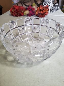 Beautiful 9" crystal bowl