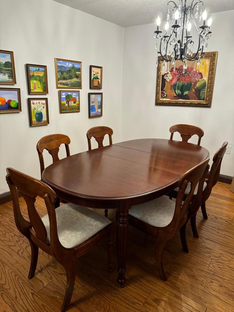 Lexington Wood Expandable Dining Table And Chairs