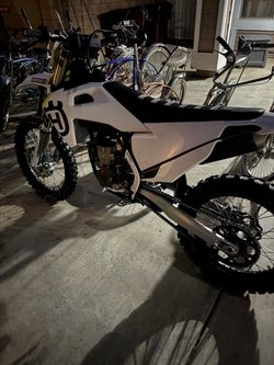Husqvarna 450 Dirt Bike – Only Ridden Once!