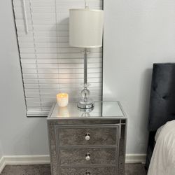 Yerington Mirrored 3 Drawer Nightstand Modern Design Bedside Table,  Modern Bedroom Lamp