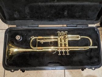Bach TR300 trumpet with case and mouthpiece