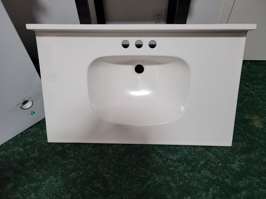 WHITE CULTURED MARBLE SINK COUNTER